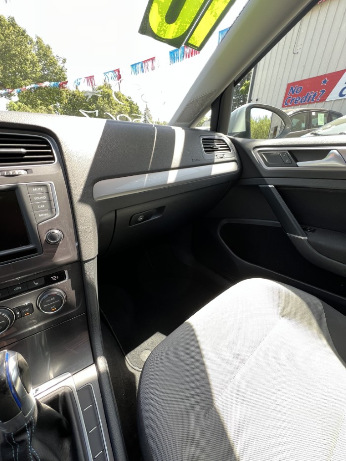 2016 Volkswagen e-Golf e-Golf SE - Photo 9