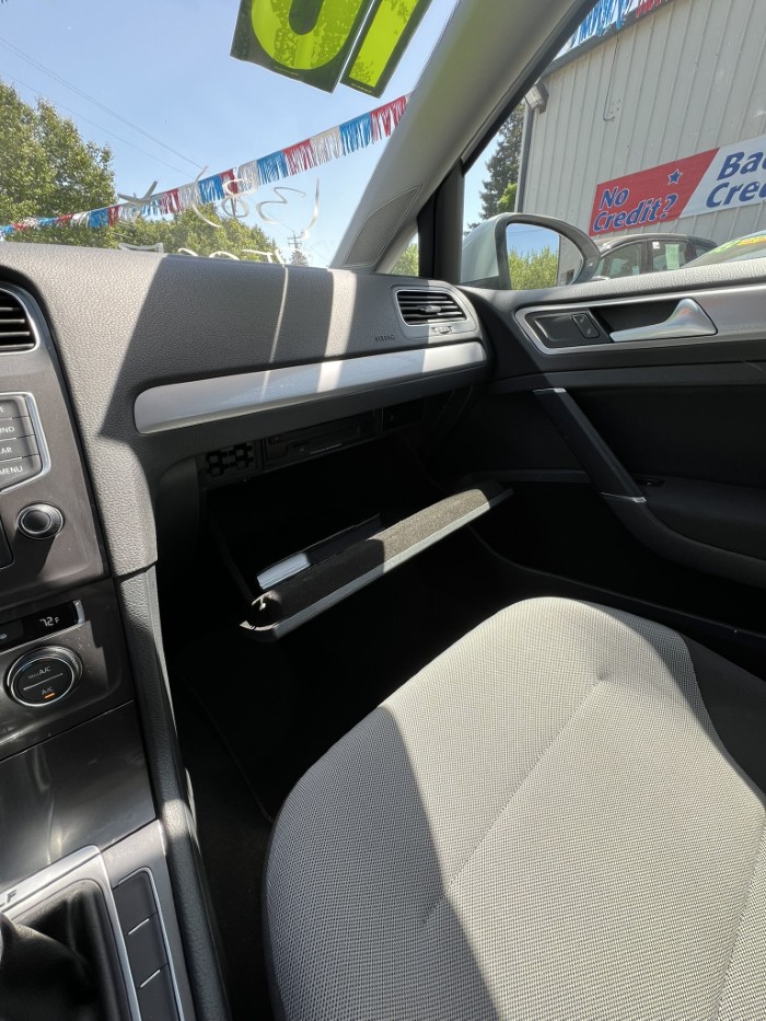 2016 Volkswagen e-Golf e-Golf SE - Photo 10