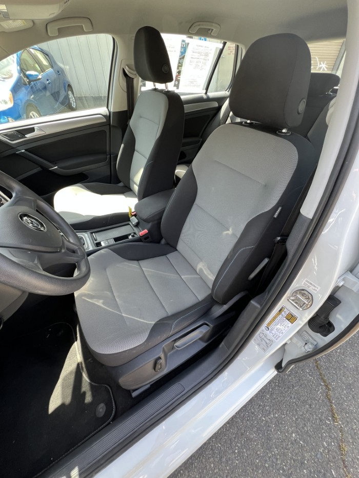 2016 Volkswagen e-Golf e-Golf SE - Photo 13