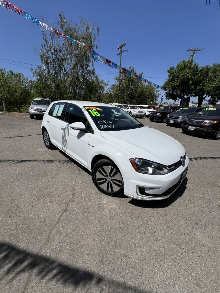2016 Volkswagen e-Golf e-Golf SE - Photo 23