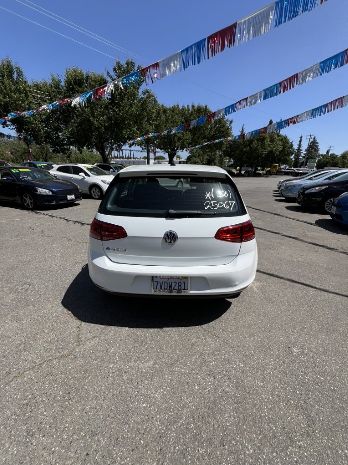 2016 Volkswagen e-Golf e-Golf SE - Photo 28