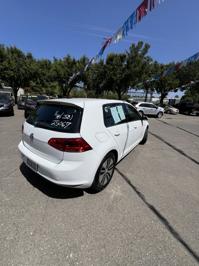 2016 Volkswagen e-Golf e-Golf SE - Photo 29