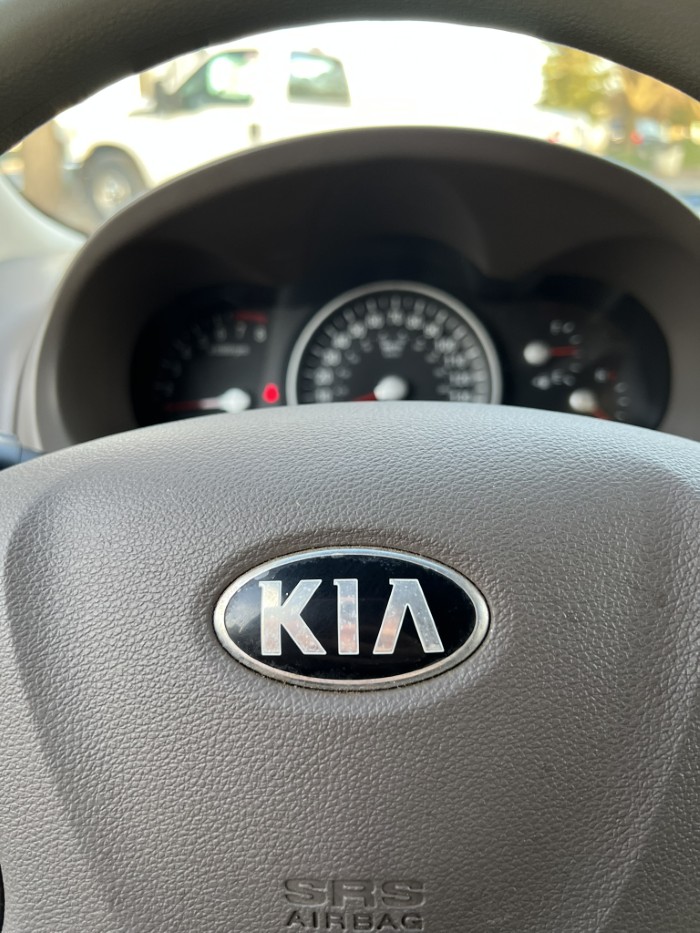 2014 Kia Sedona LX's photo