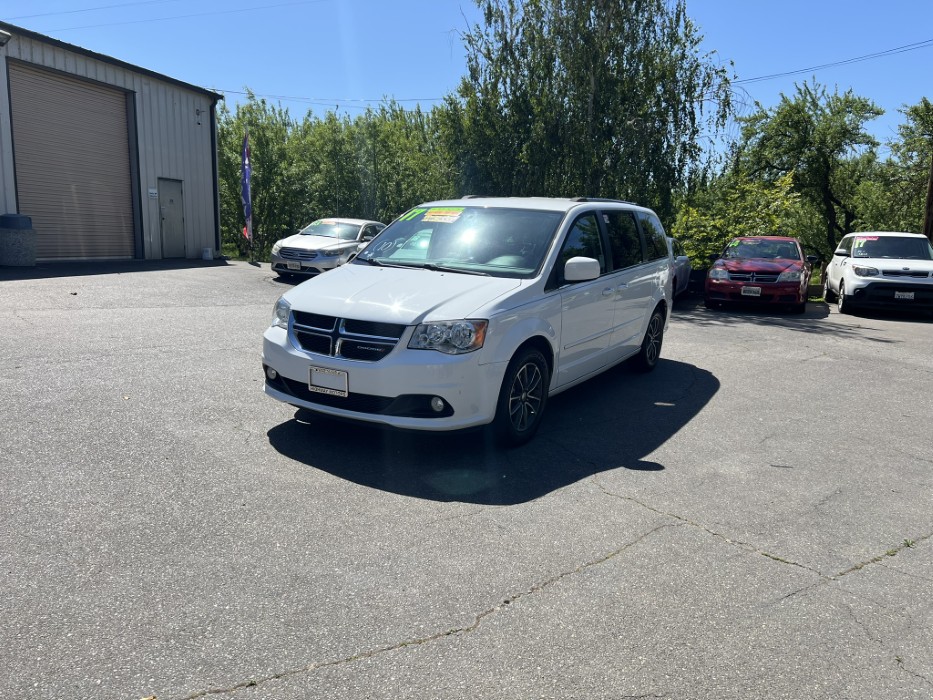 2017 Dodge Grand Caravan SXT's photo