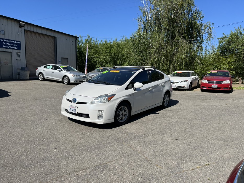 2010 Toyota Prius III's photo