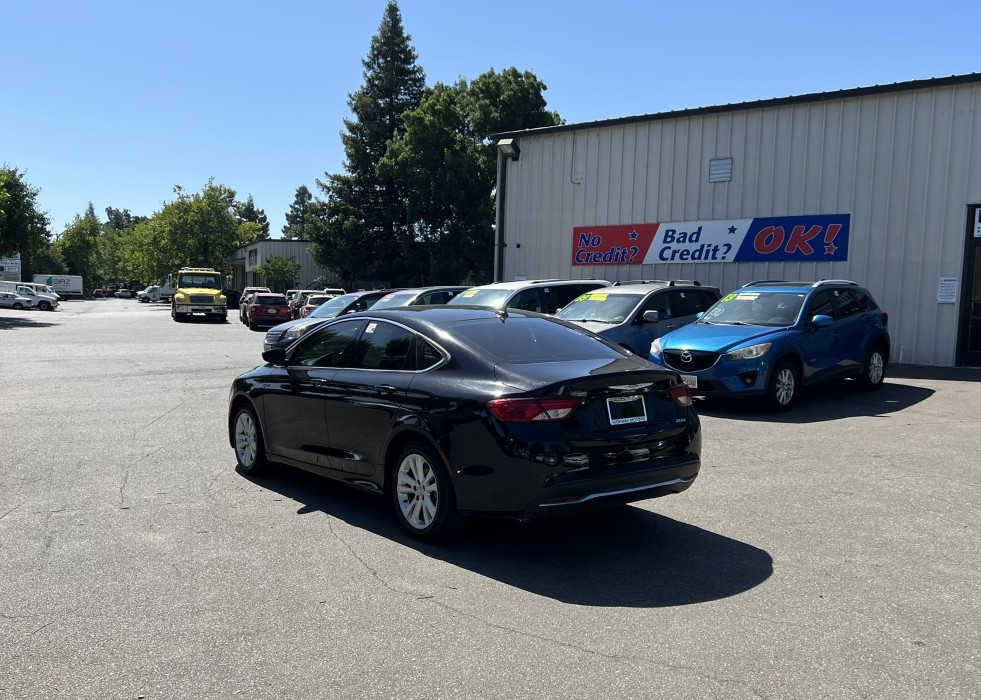2016 Chrysler 200 Limited - Photo 7