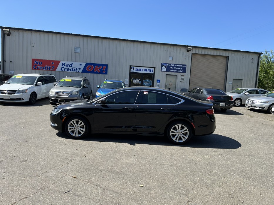 2016 Chrysler 200 Limited - Photo 8