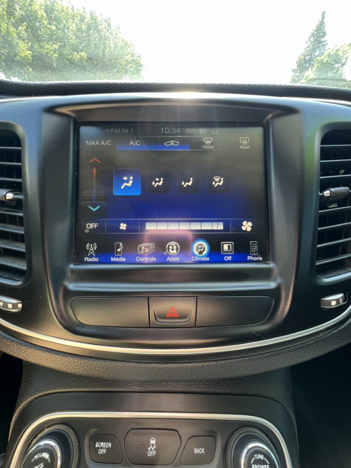 2016 Chrysler 200 Limited - Photo 14