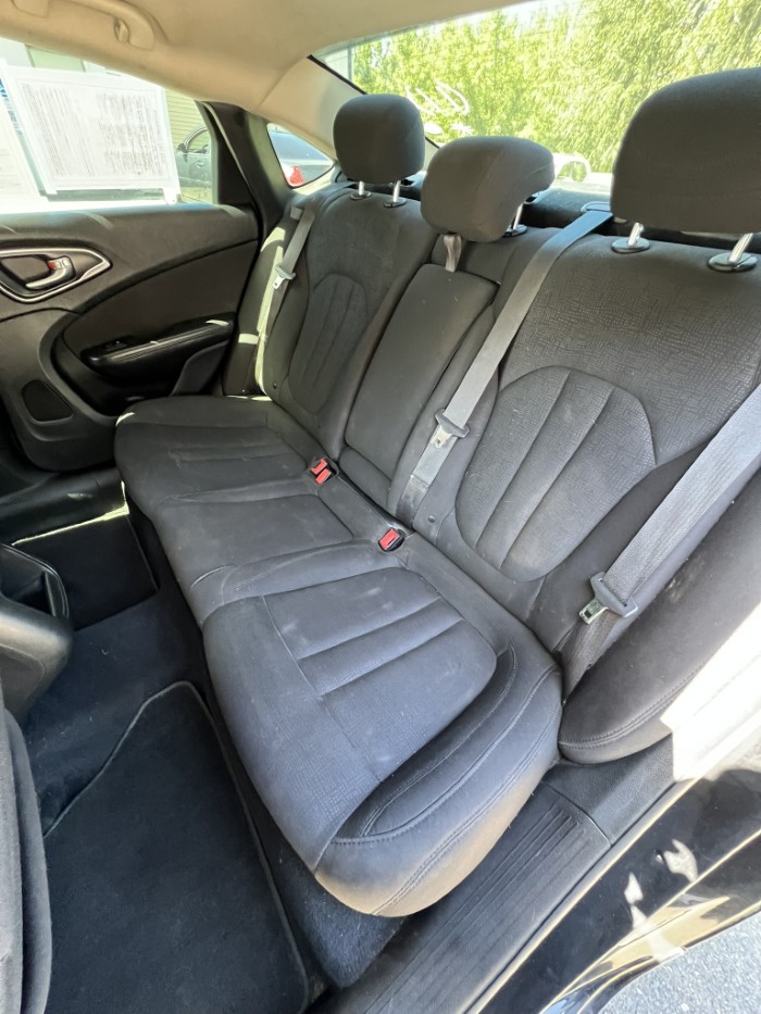 2016 Chrysler 200 Limited - Photo 16