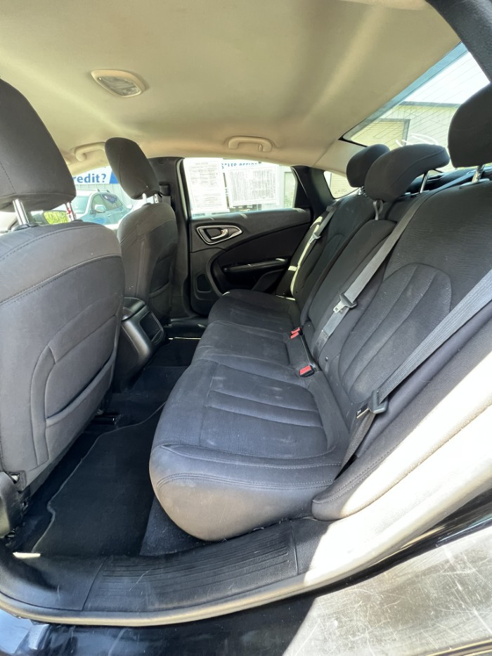 2016 Chrysler 200 Limited - Photo 17