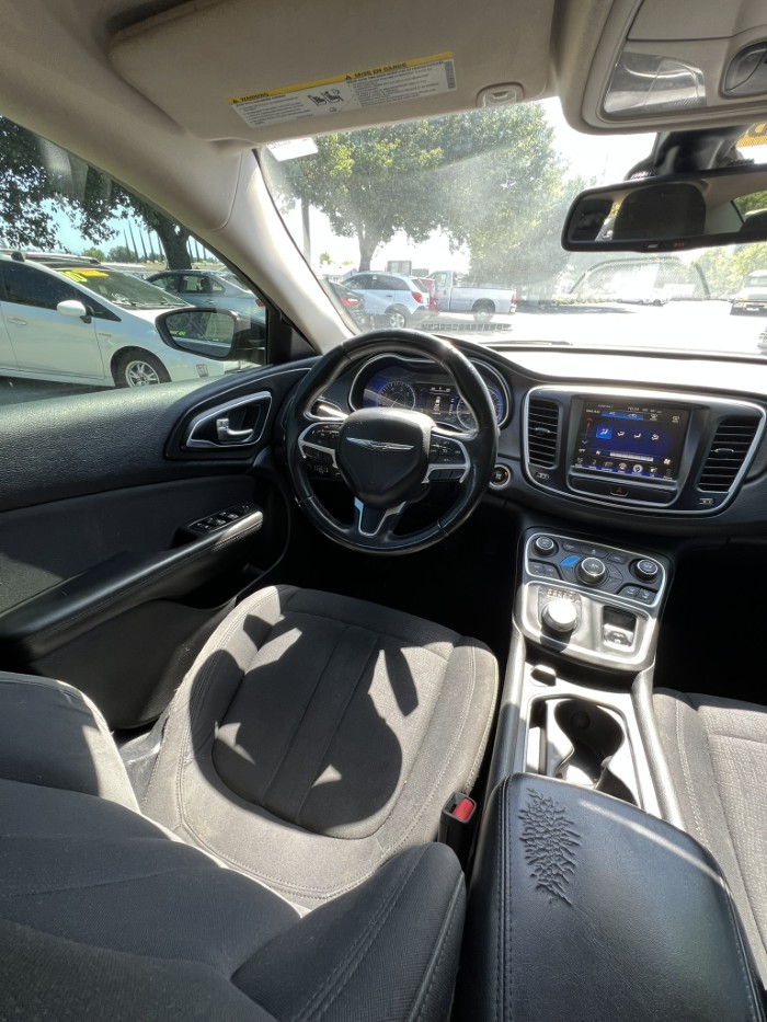 2016 Chrysler 200 Limited - Photo 18