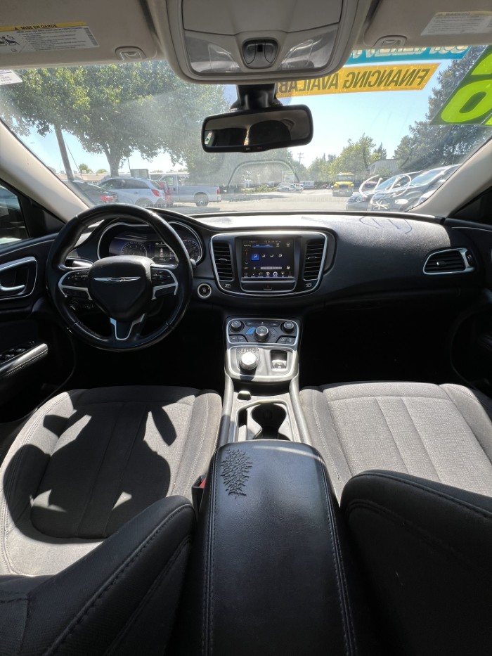2016 Chrysler 200 Limited - Photo 19
