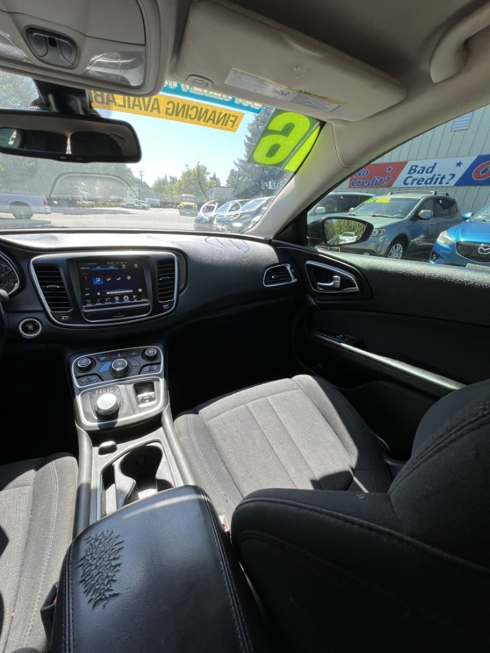 2016 Chrysler 200 Limited - Photo 20