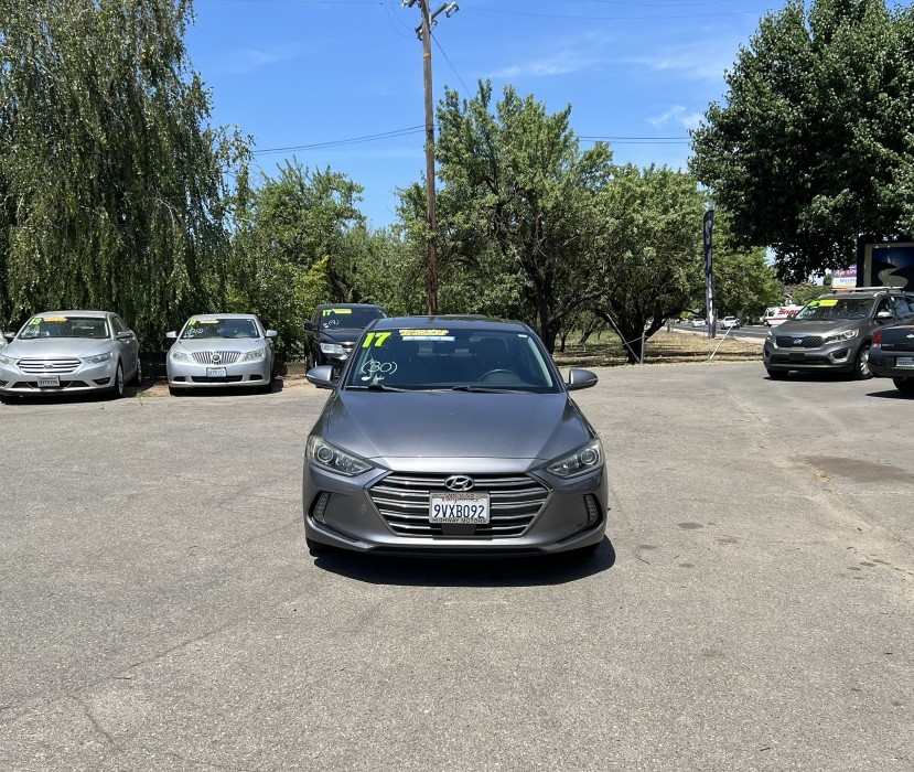 2017 Hyundai Elantra Limited - Photo 2