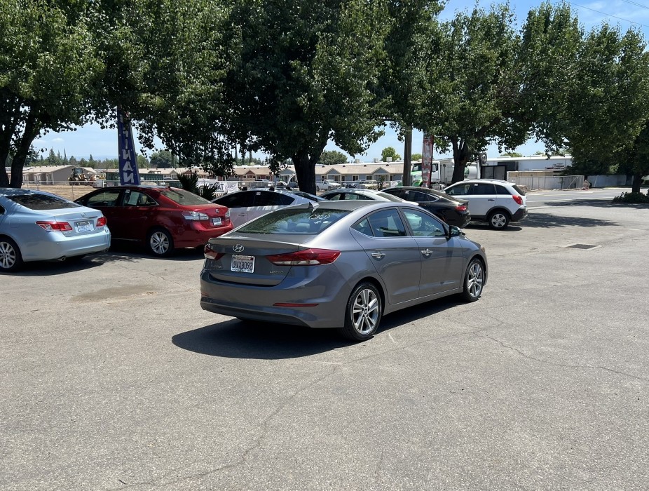 2017 Hyundai Elantra Limited - Photo 4