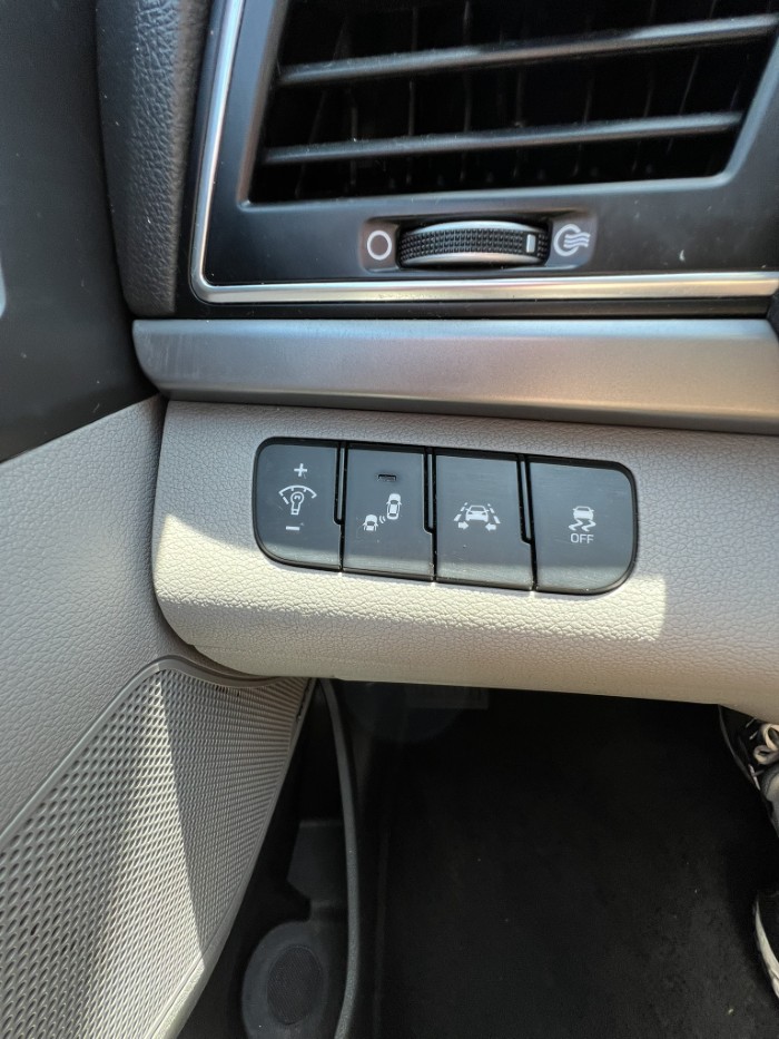 2017 Hyundai Elantra Limited - Photo 10