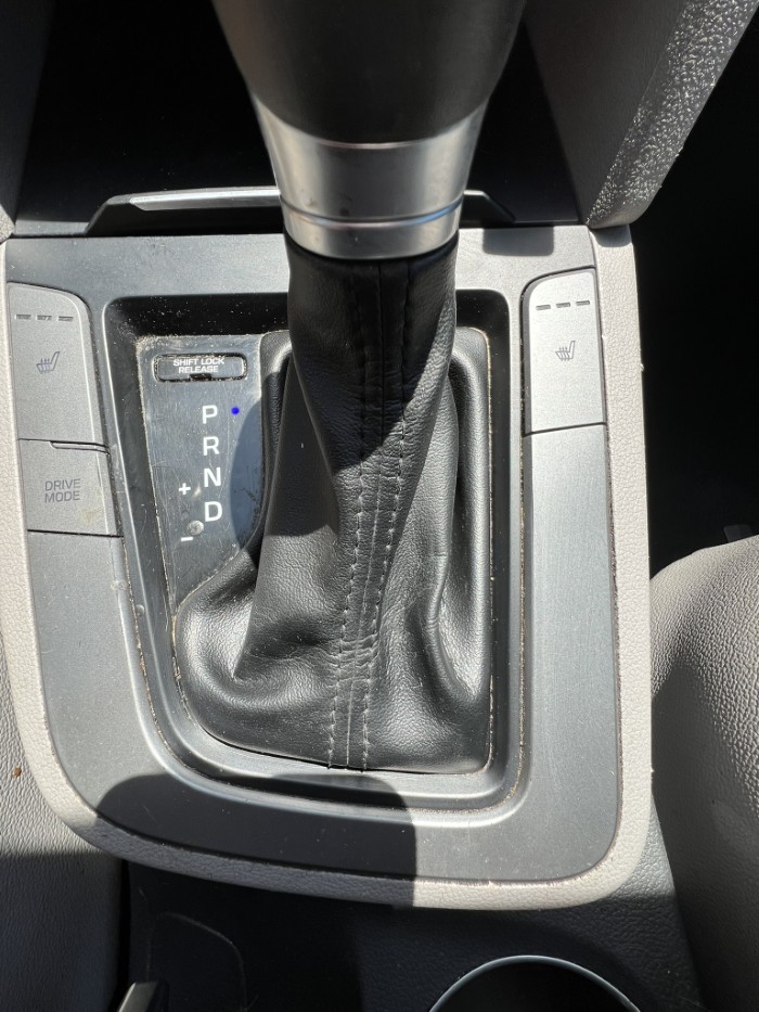2017 Hyundai Elantra Limited - Photo 12