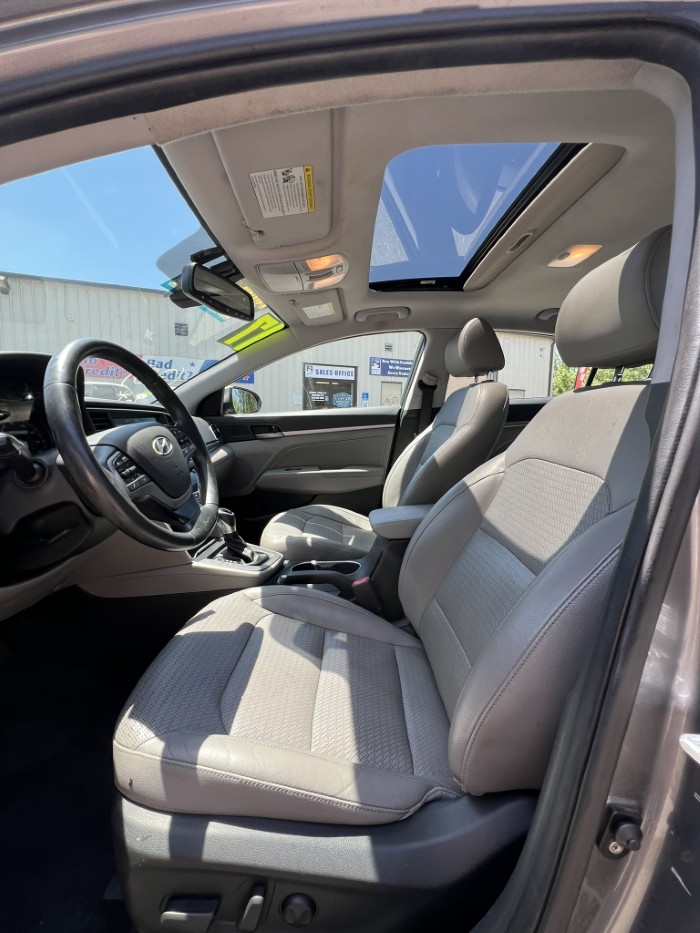 2017 Hyundai Elantra Limited - Photo 14