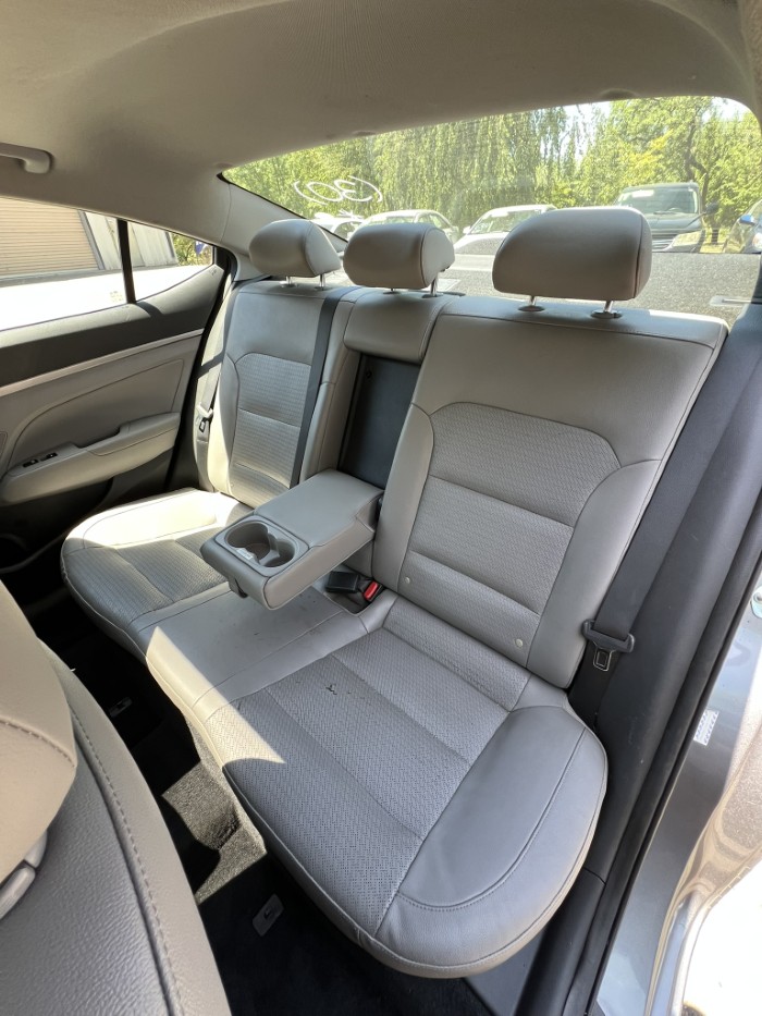 2017 Hyundai Elantra Limited - Photo 16