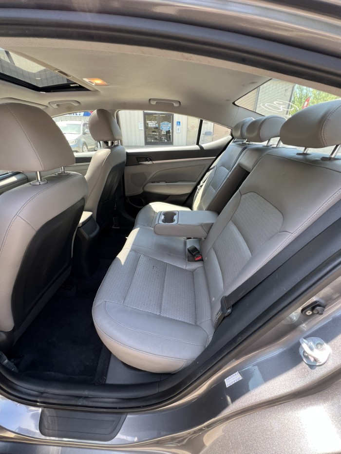 2017 Hyundai Elantra Limited - Photo 17