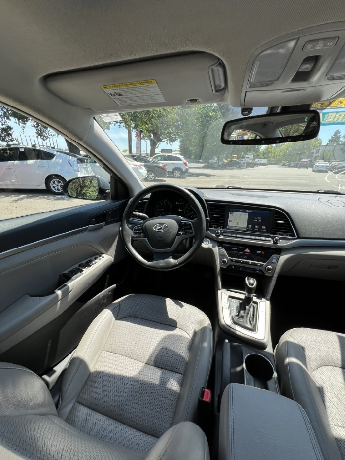 2017 Hyundai Elantra Limited - Photo 18