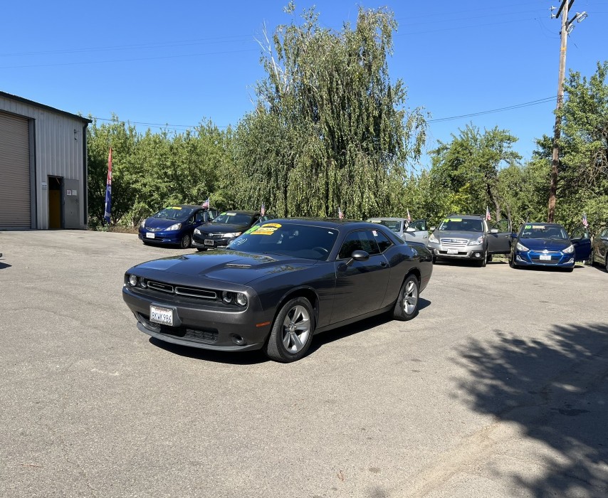 2019 Dodge Challenger SXT Auto's photo